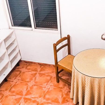 Room In Malaga Center, Homestay "Window To Road" - Habitacion En Apartamento, Ventana A La Careterra! Kültér fotó